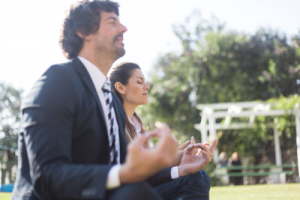 Business Yoga zum Start in den Arbeitstag